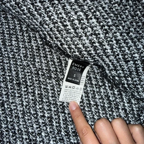 Black & White Textured Button-Up Shirt - Picture 2 of 3